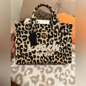 COACH CARGO TOTE IN LEOPARD